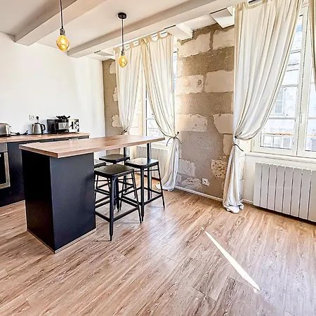 Le Toit Du Marche A 5 Min Du Port Apartman